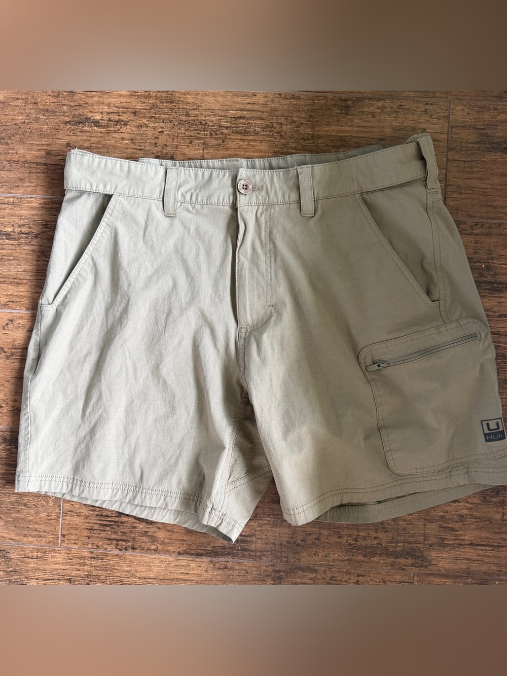 Huk Next Level Fishing Shorts in "Seagrass" color size XL